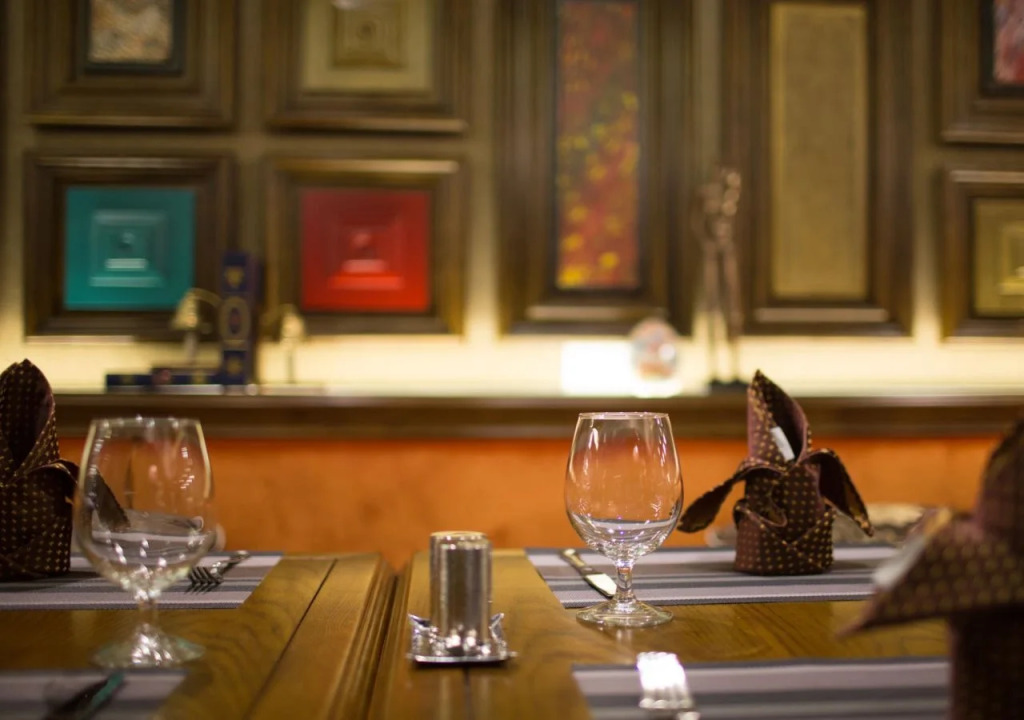 Peridot Gallery Classic Hotel
