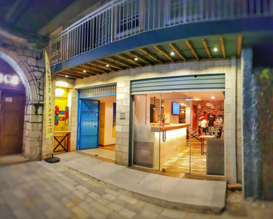 Bed Station Hostel & Bar