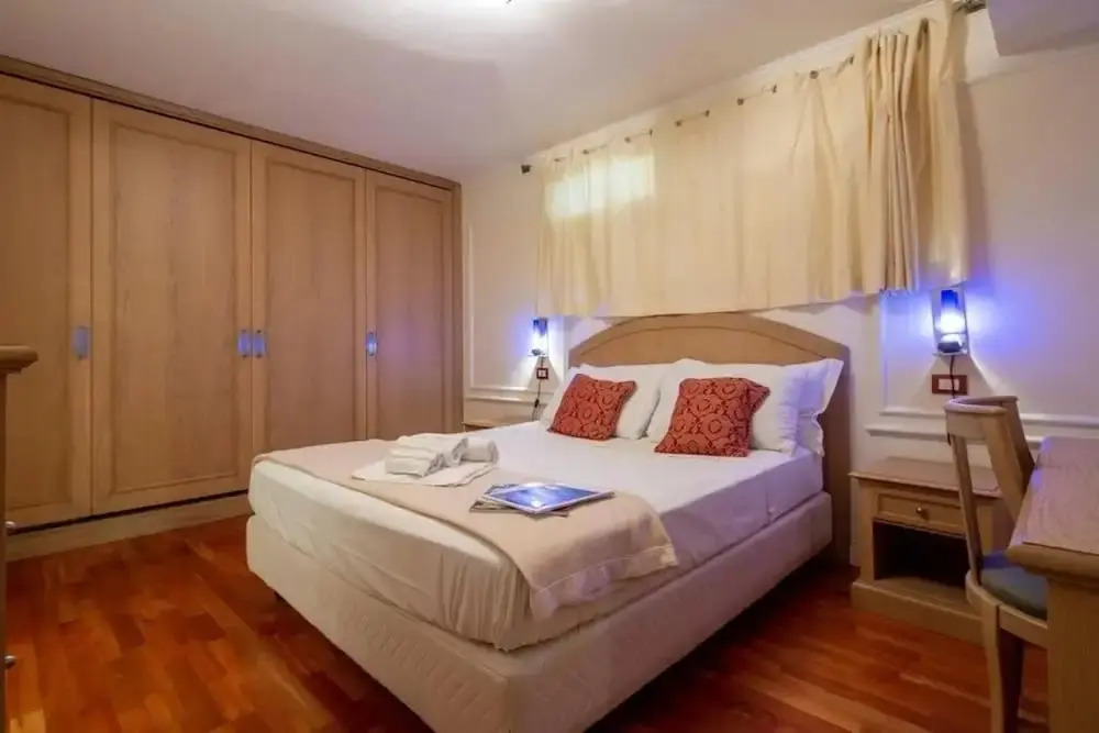 Villa Paradise-Sleeps 20-Pool-Sea Views-pets