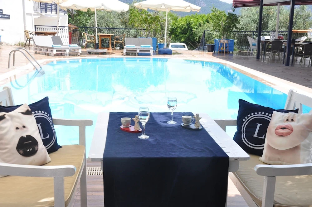 Flora Saadet Hotel
