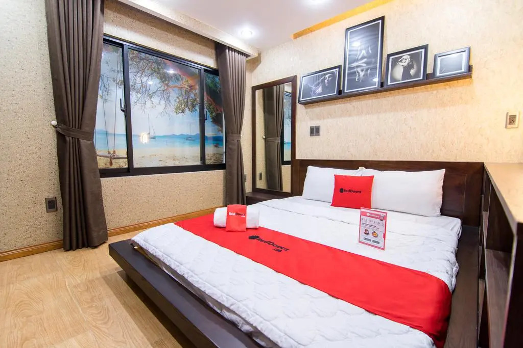 RedDoorz Plus @ Nguyen Trai Street