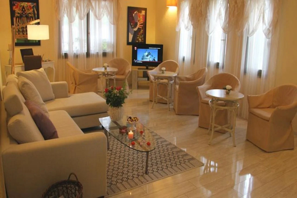 Albaruja Hotel