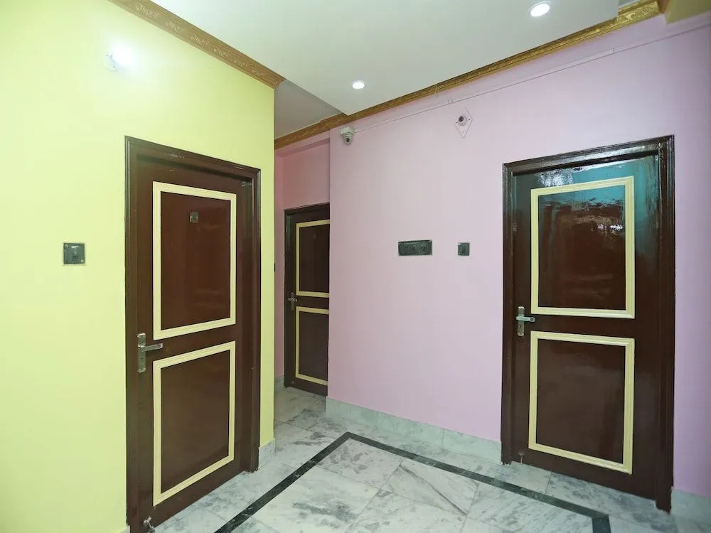 OYO 22232 Hotel Continental & Lodge