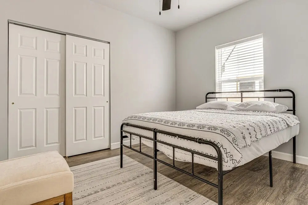Rooftop Lounge & City Views! 3BR 3 Mi to Dtwn Indy