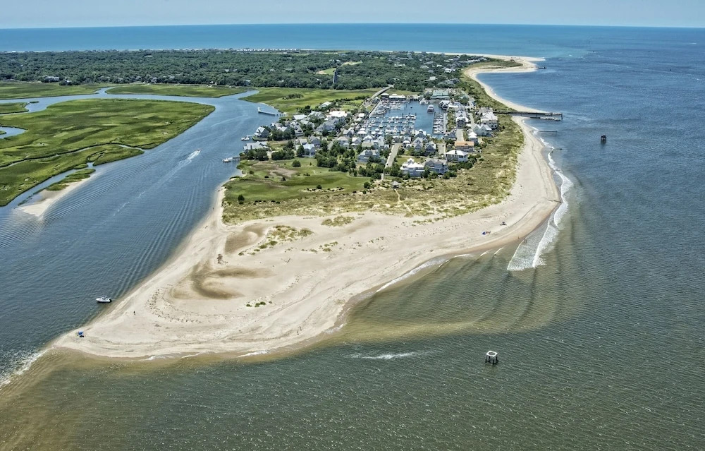 New Listing! Island Time , Steps To Beach 4 Bedroom Home