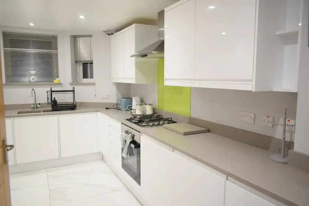 Charming 5 Bedroom Home in High Wycombe Perfect for Families