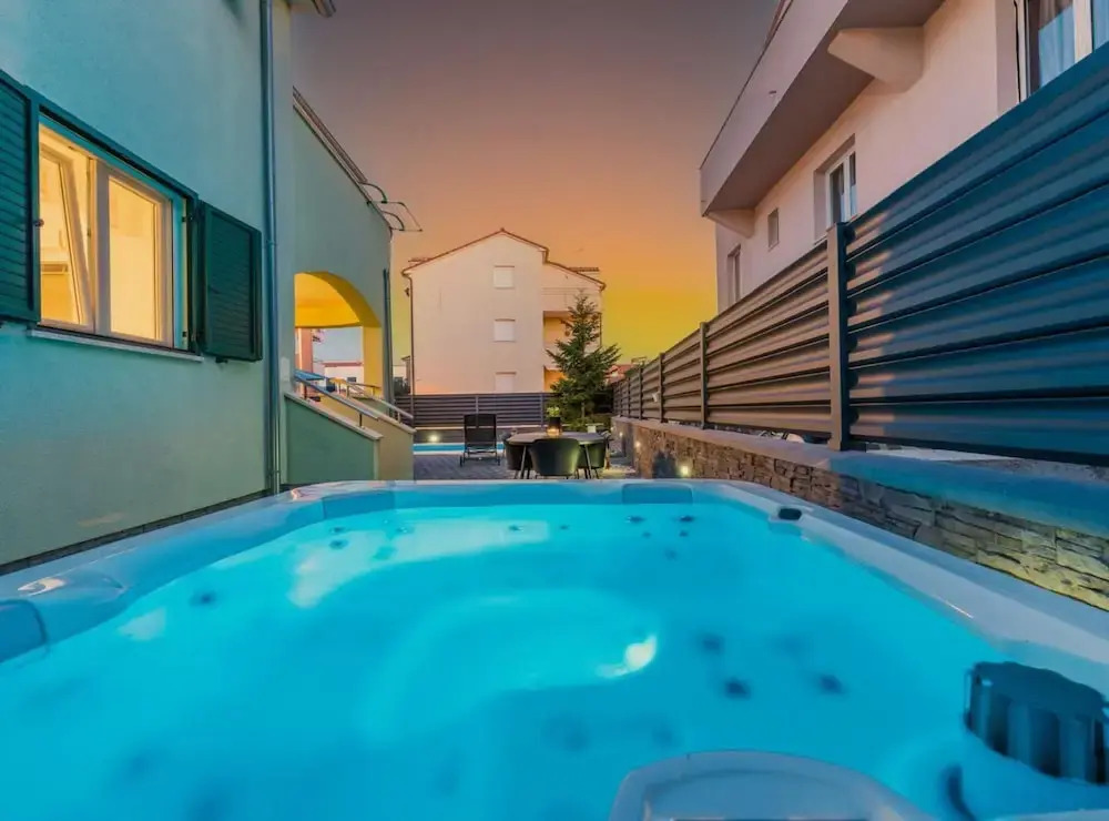 Villa S