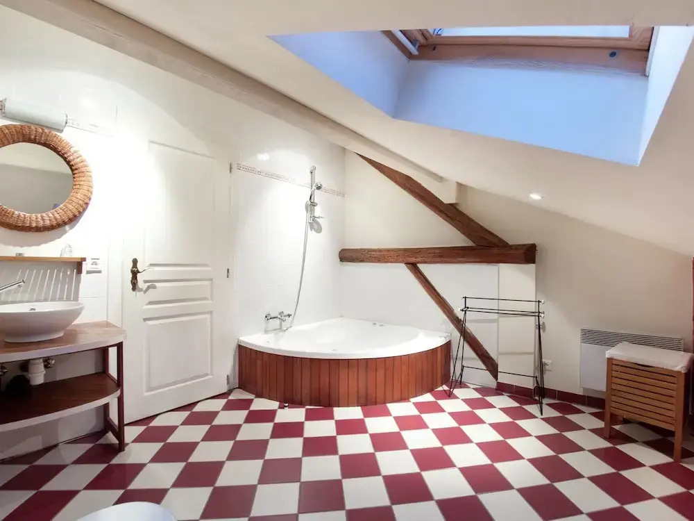 Holiday Home in Auvergne with Roofed Garden and Terrace