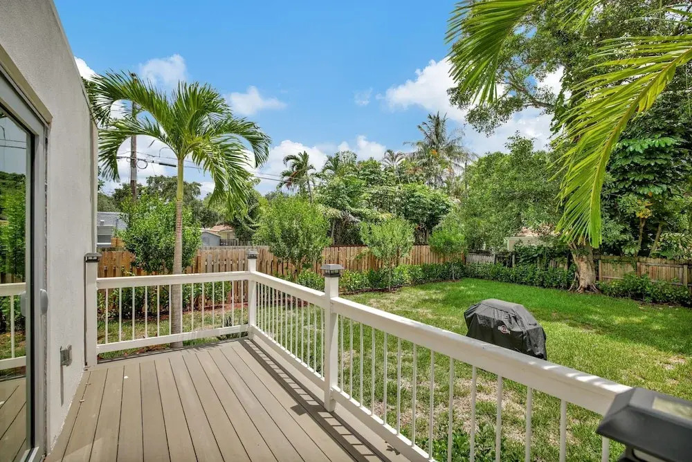 Sunshine Getaway Sleeps 4!