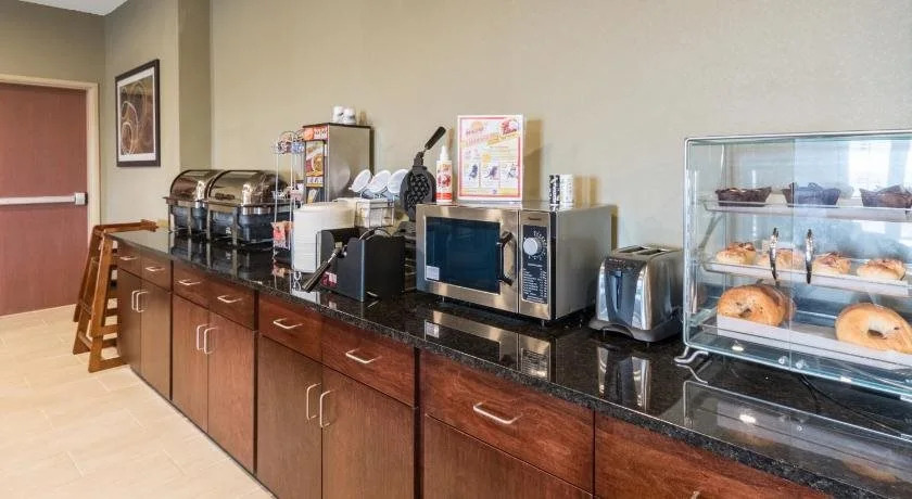 Cobblestone Hotel & Suites - Pecos