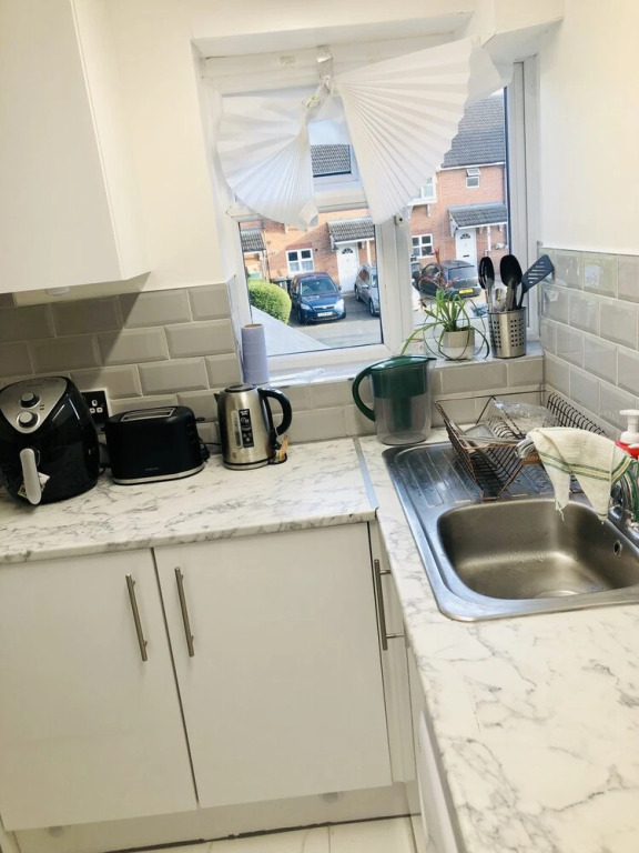 Charming 3 Double Bed Apartment in Tonbridge