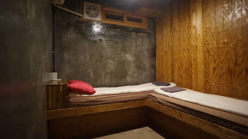 Guesthouse H