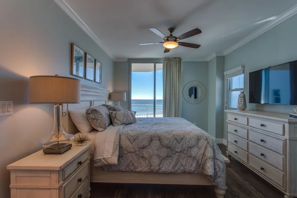 Waterscape A606 - 2 Br condo by RedAwning
