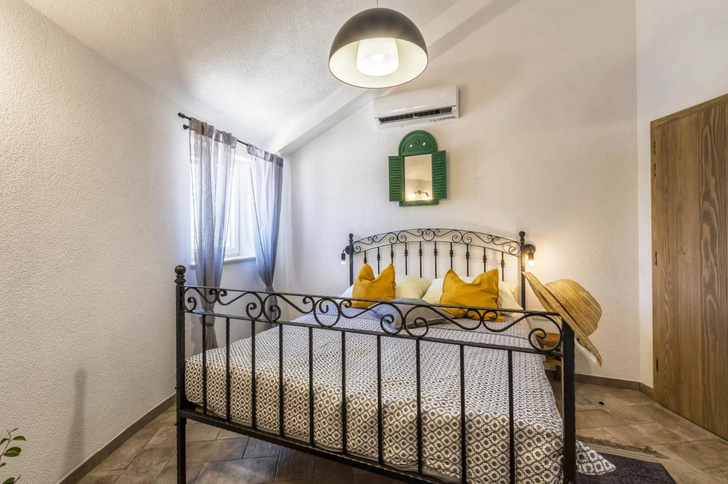 Heritage in Mirca with 2 bedrooms and 1 bathrooms