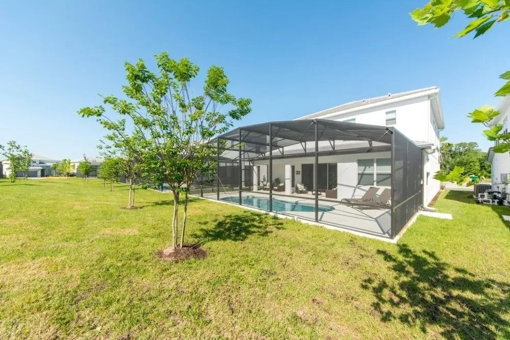 Private Beautiful Furnished ! 5 Bedroom Home