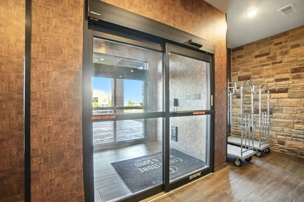 Cobblestone Hotel & Suites - Bellefontaine