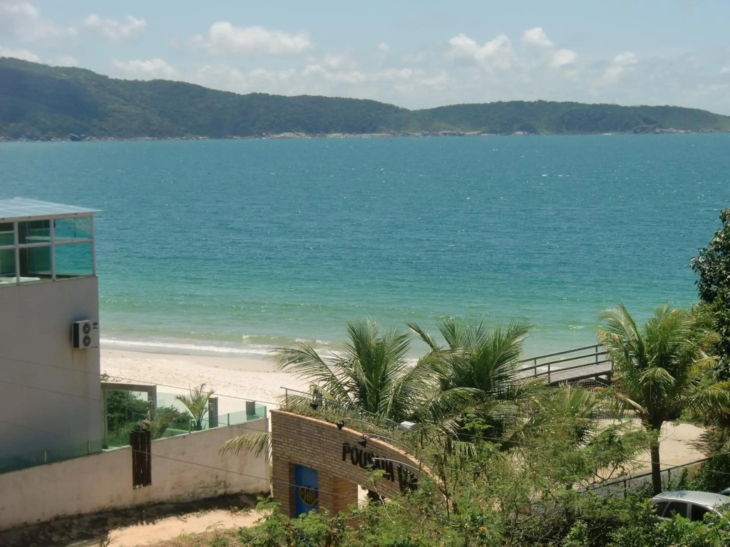 Apartamento Frente Mar com 02 suítes
