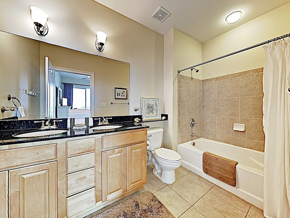 New Listing! Ocean W/ Pool & Rooftop Terrace 3 Bedroom Condo