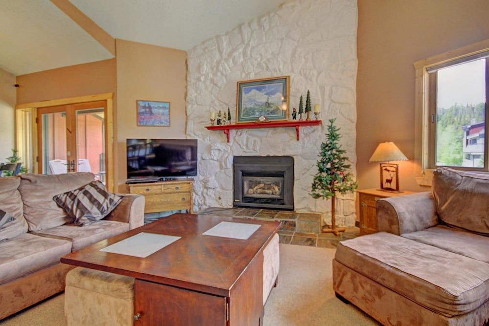 Sawmill 316 2 Br condo by RedAwning