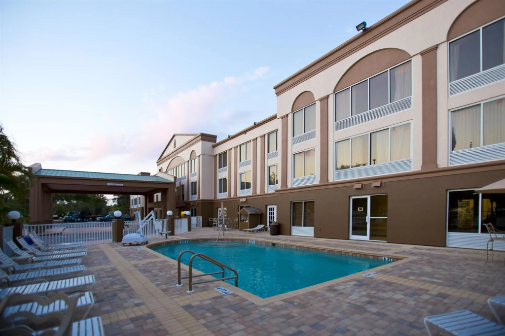 Best Western Plus Ambassador Suites
