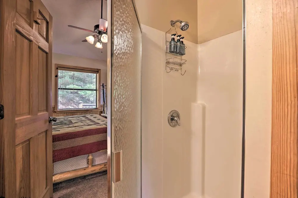 Smoky Mountain Retreat w/ Hot Tub, Arcade Games