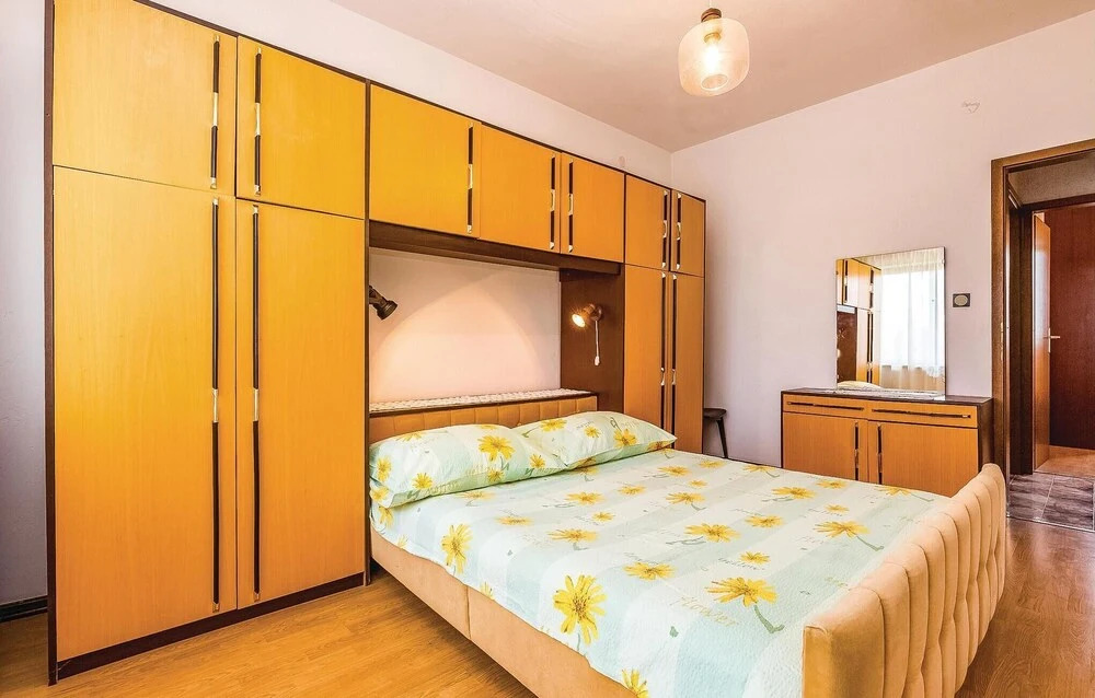 Stunning Apartment in Malinska With 3 Bedrooms and Wifi