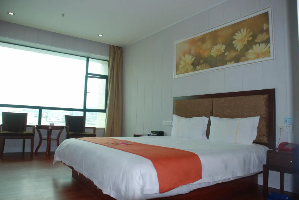 PAI Hotels·Zhuhai Mingzhu Light Rail Station Haina City Store