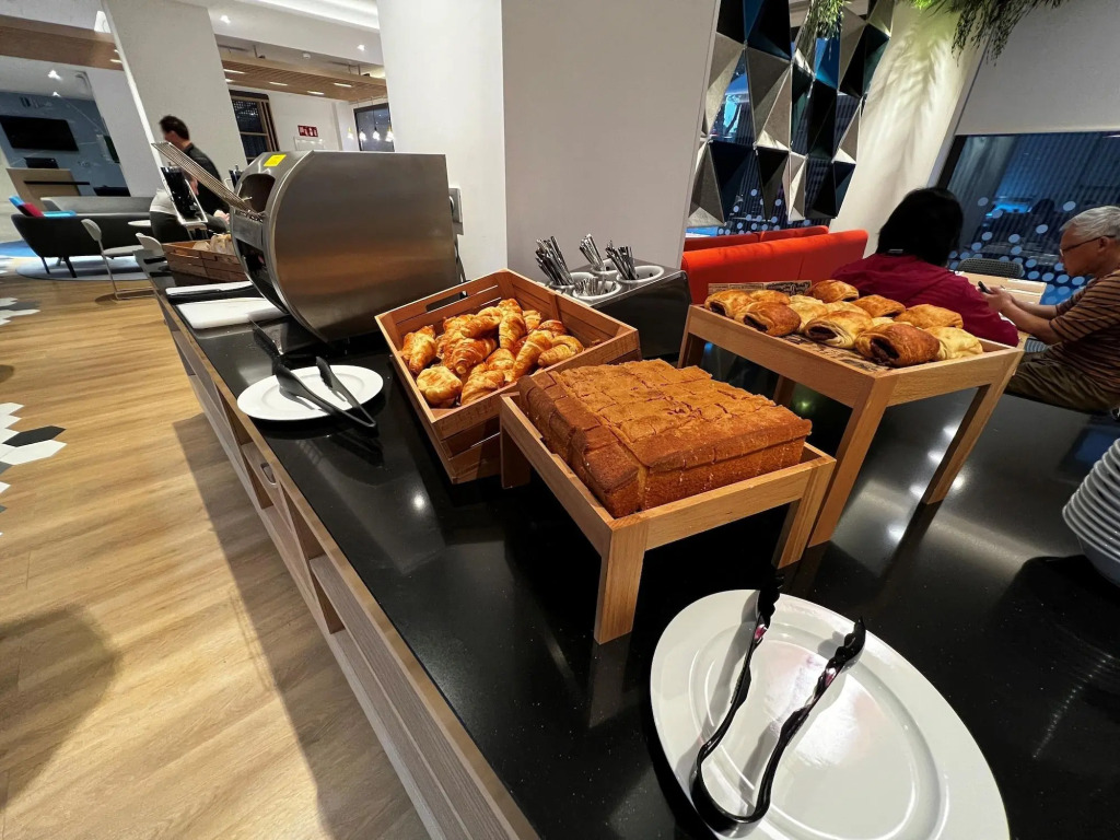 Holiday Inn Express - Madrid - Airport by IHG