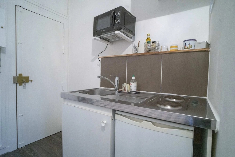 Hostnfly Apartments - Beautiful Bright Studio Near Père Lachaise