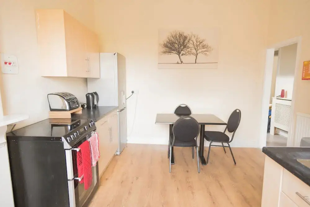 Three Bedroom Apartment Next To Pub