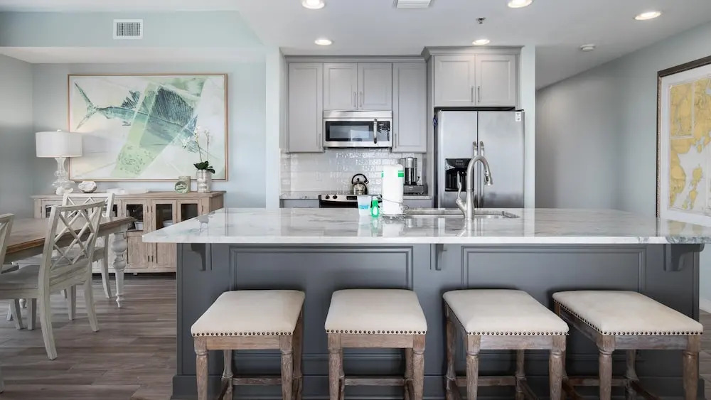 Luau I 7402/7404 - Flr14 - 3BR 3BA - "hurry Sundown"