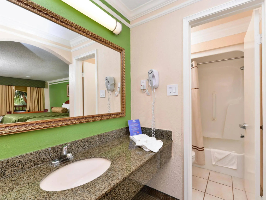 Americas Best Value Inn & Suites-Alvin/Houston