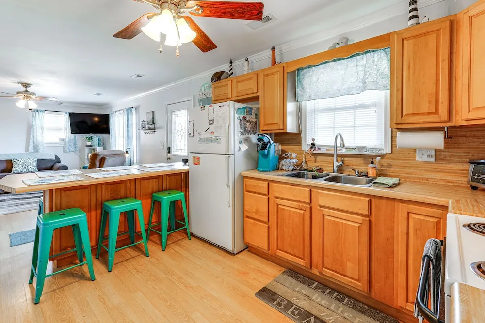 Oak Island Home w/ Covered Patio: Steps to Beach!