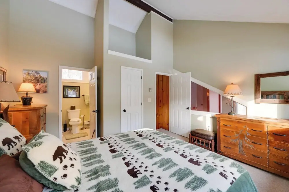 Lincoln Condo w/ Balcony & View < 2 Mi to Loon Mtn