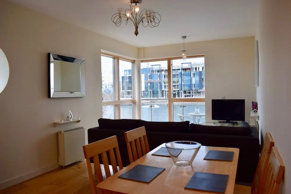 2 Bedroom Flat By The Canal