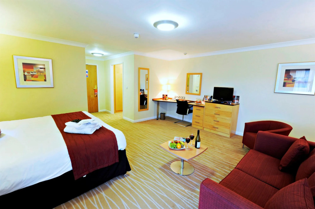 Burleigh Court Hotel and Leisure
