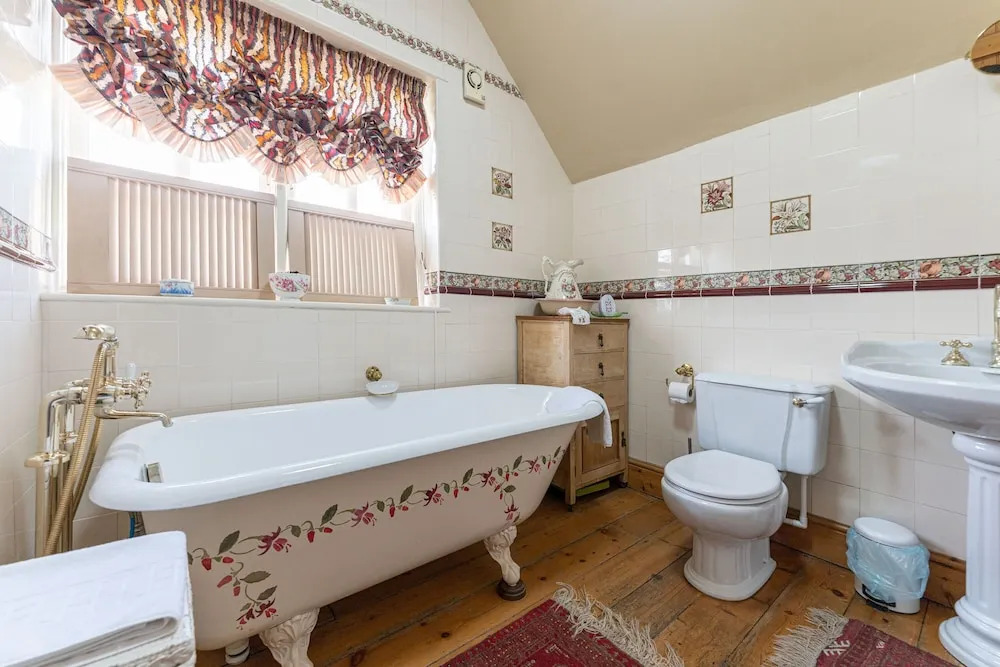 Beautiful Country Cottage for up to 8 in Wolverhampton