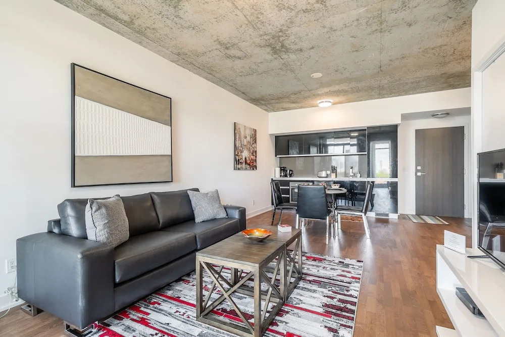 Stunning New 1BR Suite Trendy Queen West