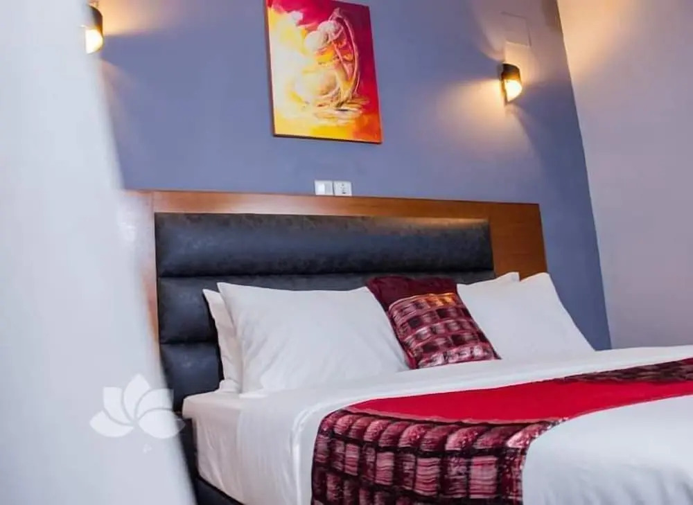 LA ROCHELLE HOTEL