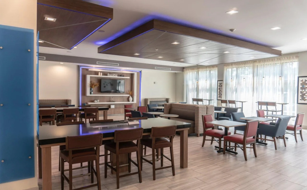 Holiday Inn Express and Suites Birmingham - Homewood