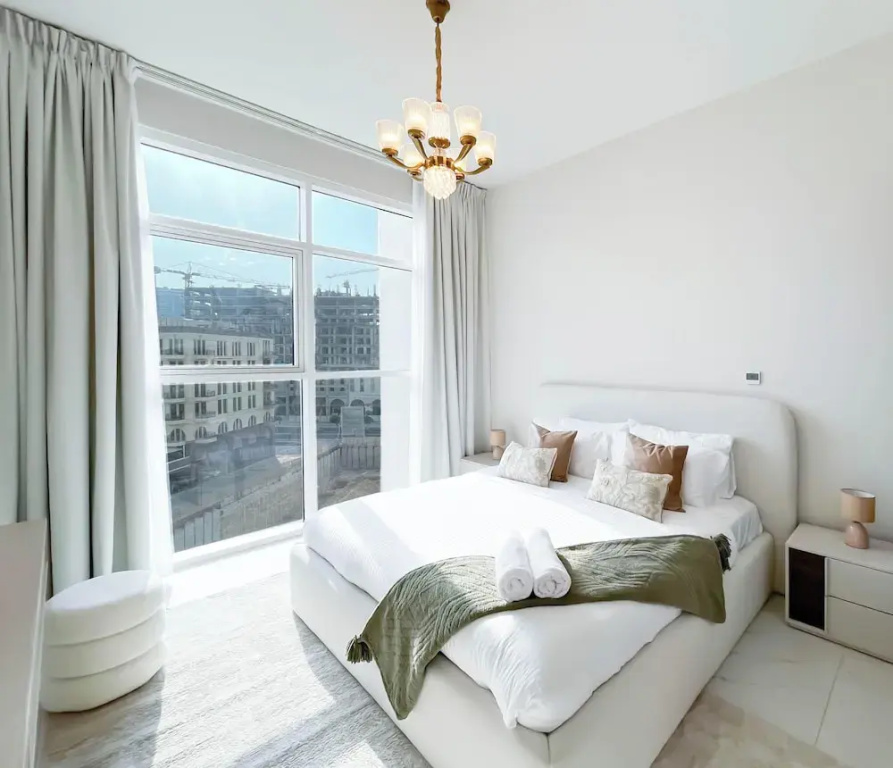 Jewelz Luxury 2BR Balcony, Pool & Garden Views
