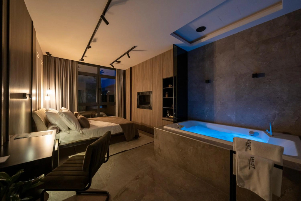 VELVET rooms & more