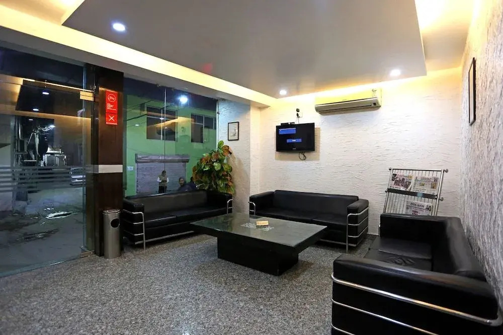 Oyo 19046 Hotel Airport Suites