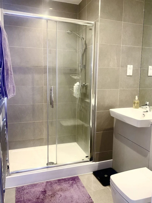 Luxorious 2-bedroom Townhouse in Carshalton