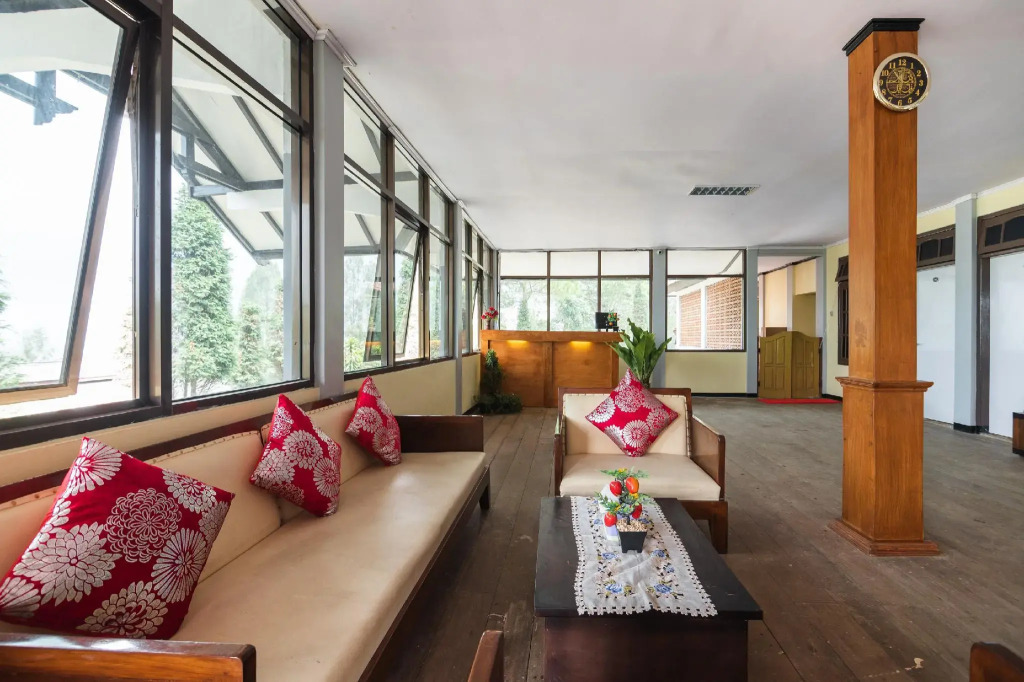 OYO 1852 Intan Bromo Homestay