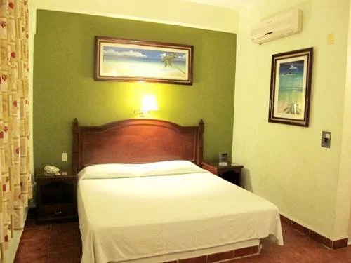 Hotel Marlon Heroes