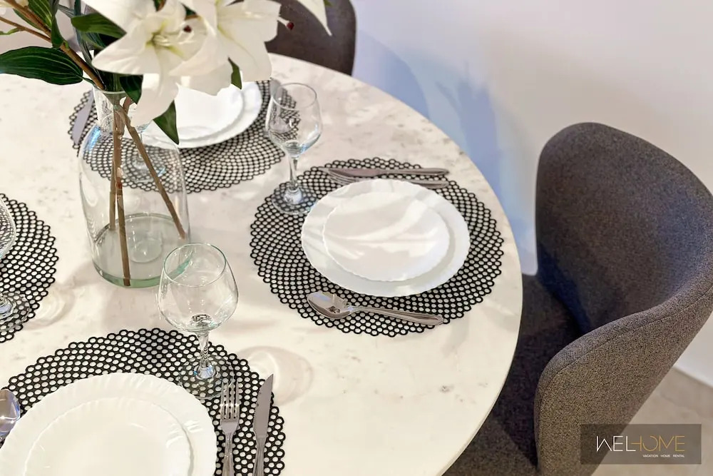 WelHome - Mesmerizing 1BR Apartment in Damac Waves A