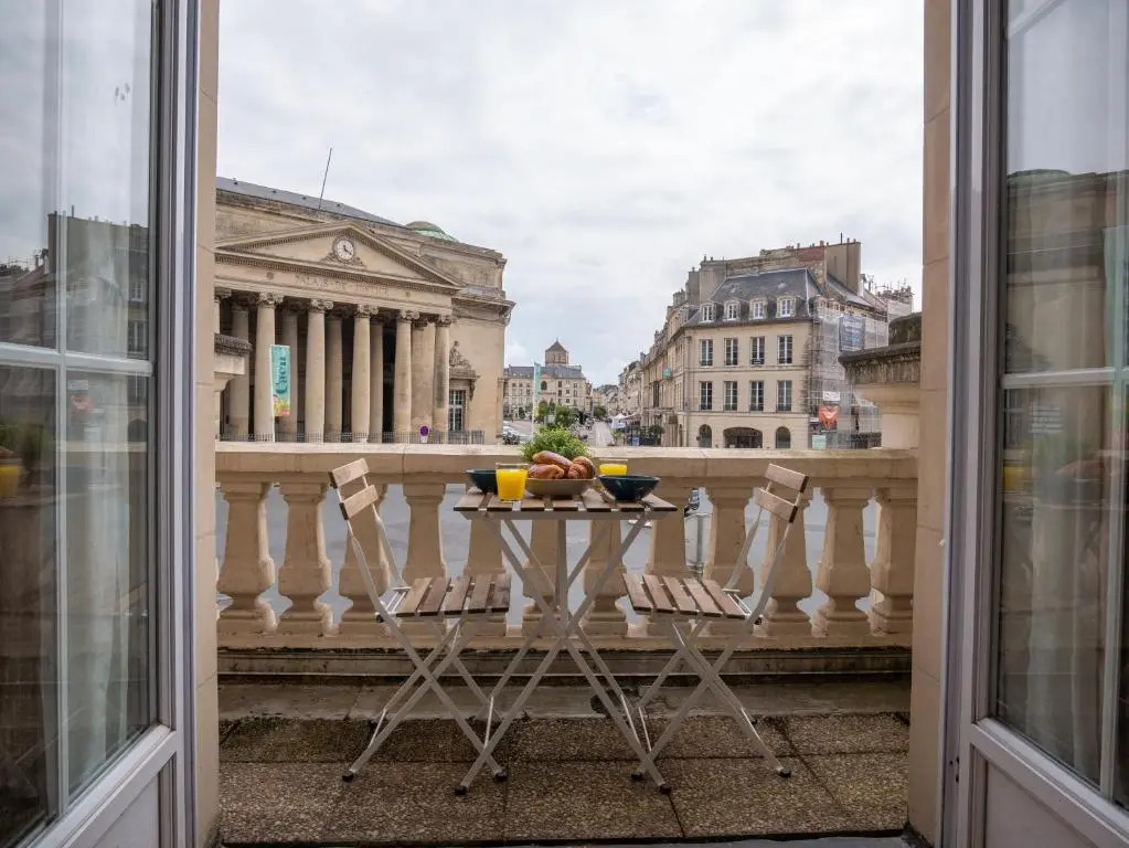 Studio rénové avec terrasse et vue unique !