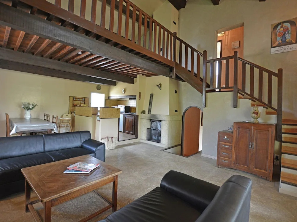 Cosy Villa in Flaux with Swimming Pool