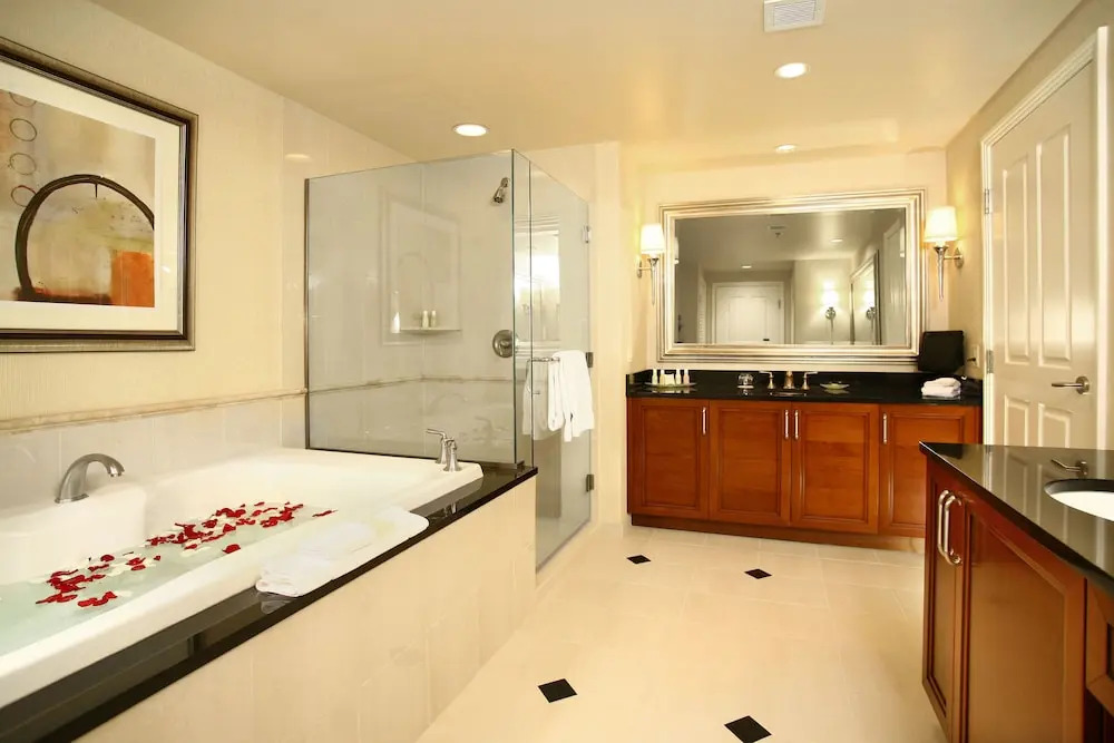 The Signature at MGM Grand by Luxury Suites International